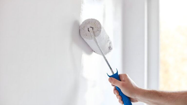 CO₂-capturing paint additive